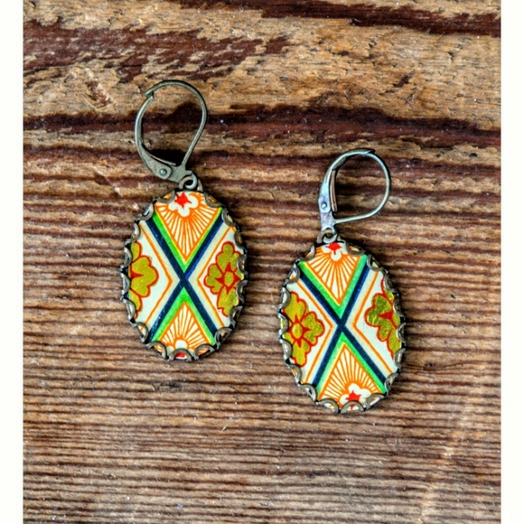 Vintage Jewelry - Vintage Gold Tin Earrings